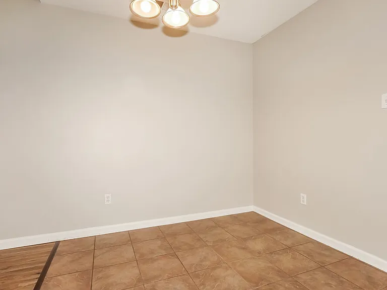 120 Pinewood Dr — Photo 6