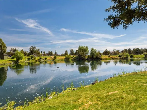 1378 Highland View Loop, Redmond, OR 97756