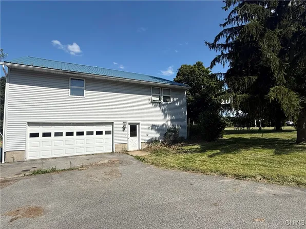 7022 S Court St, Canastota, NY 13032