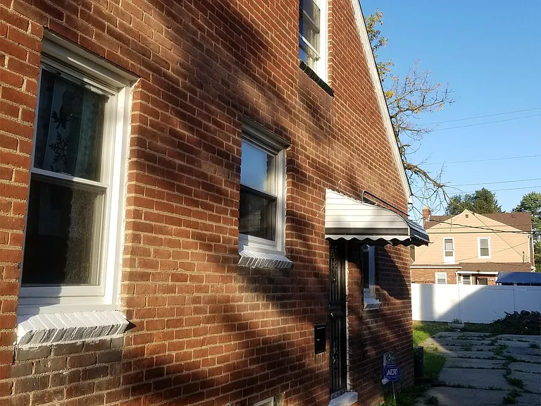 15332 Saint Marys St — Photo 4
