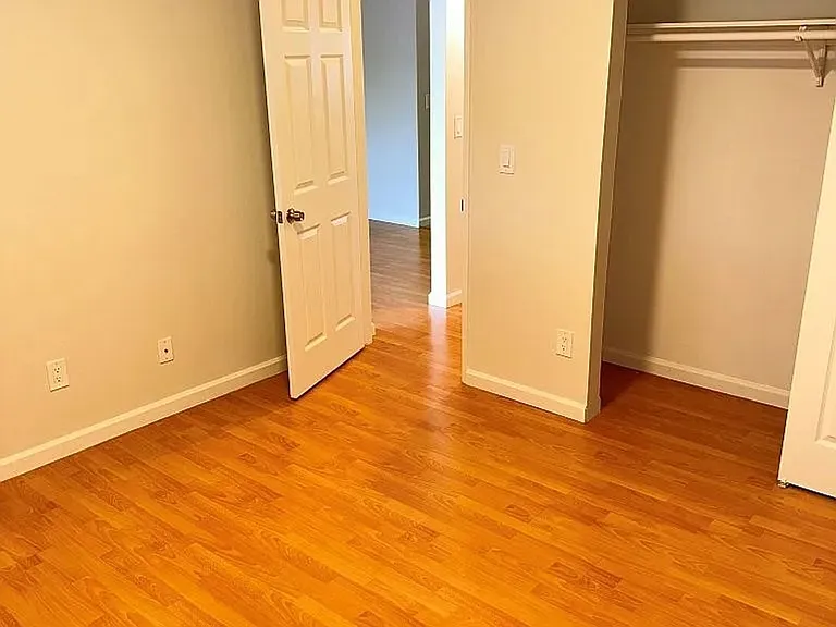 900 Alvarez Ave — Photo 8