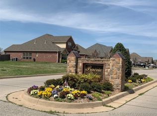 105 Prairie Ridge Dr, Bartlesville, OK 74006