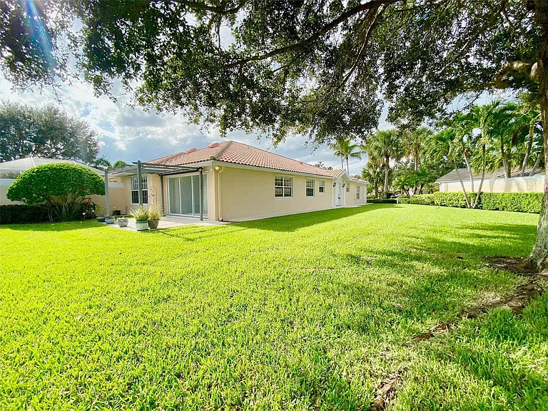 8270 Eleuthera Ln — Photo 27