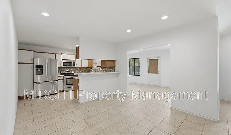 1233 Hollyhock Ln — Photo 6