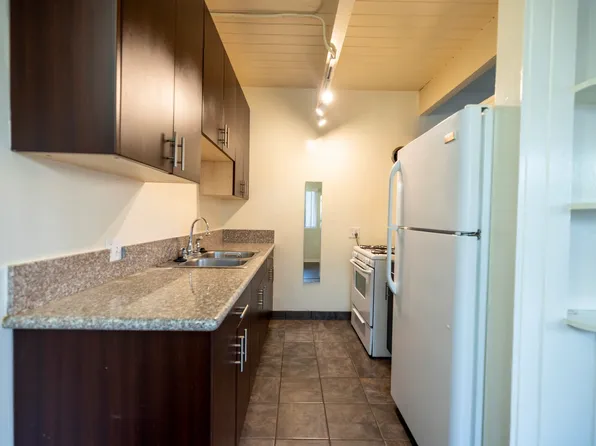 451 S Oakhurst Dr APT 3, Beverly Hills, CA 90212