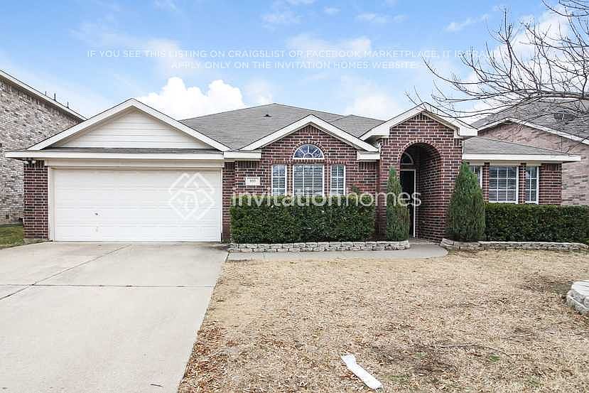 1st image of 935 Hidden Oaks Dr