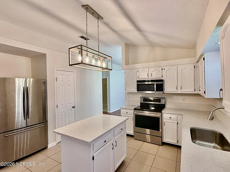 8796 Chambore Dr — Photo 11