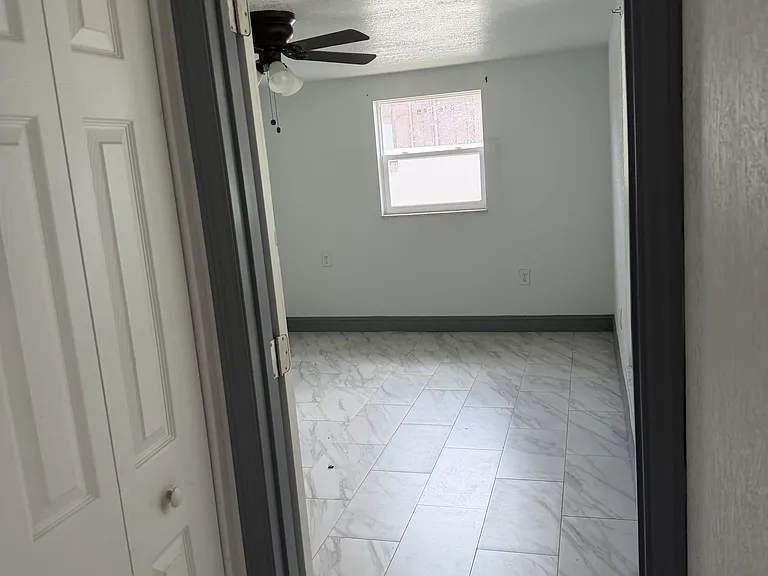 1403 Oakdale St — Photo 6
