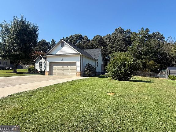 2nd image of 132 Ashley Ter SE