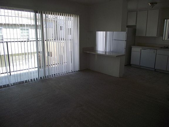 3rd image of 114 Hermosa Ave APT C