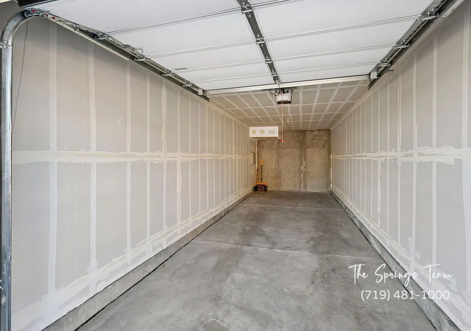 Beautiful 2 Bd Condo With 2-Car Garage & Private Walk-Out Patio! — Photo 4