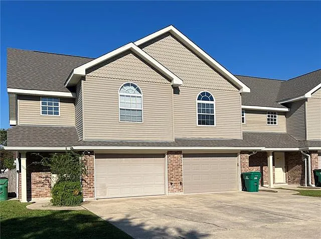 3 bed, 2.5 bath, 1525 sqft, $1,695 — Photo 1