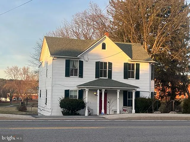 229 E Main St photo 1