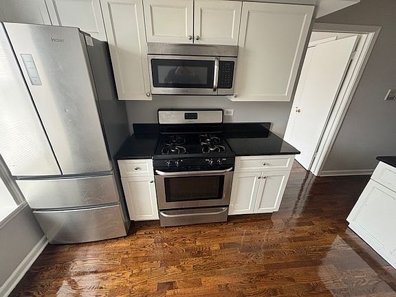 2nd image of 1311 W Leland Ave APT 2