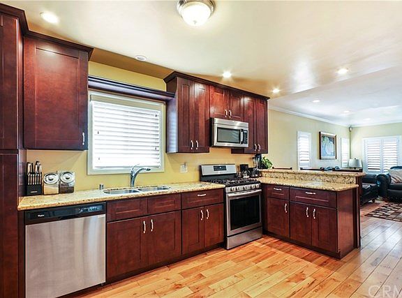 5th image of 805 W 103rd St
