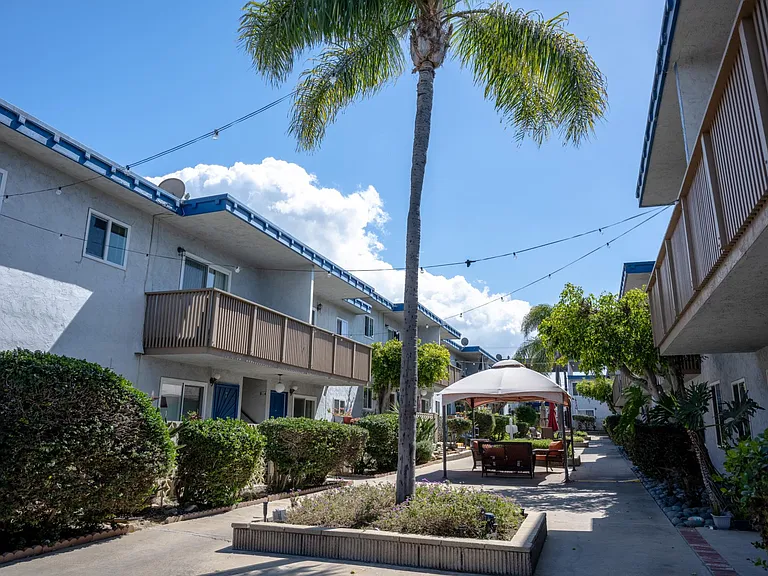 Megan Court Apartments — Photo 1