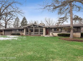 9 Lagoon Dr, Hawthorn Woods, IL