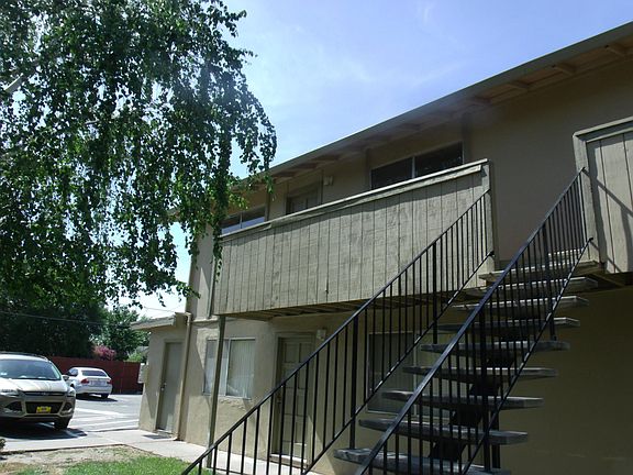 5th image of 1607 Lincoln Blvd APT 27