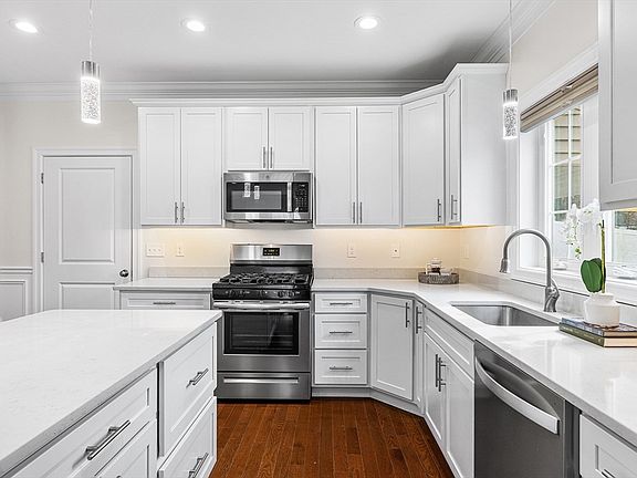 5th image of 7 Alan R Gerrish Dr #7