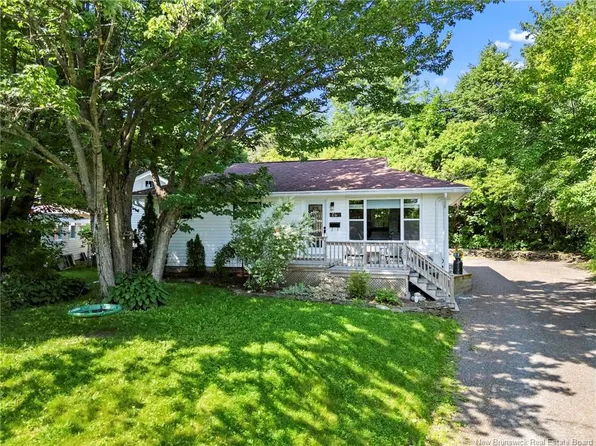 26 Chelsea Ct, Fredericton, NB E3B 4N1