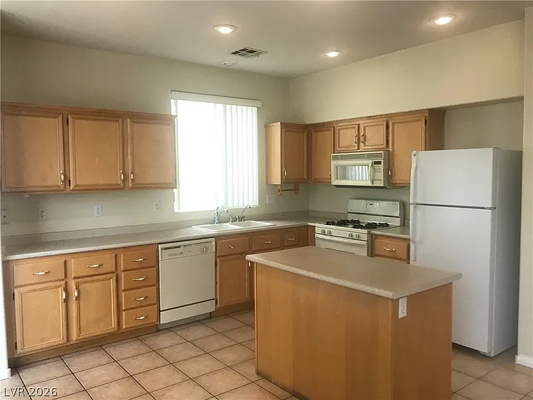 2414 Predera Ave — Photo 3