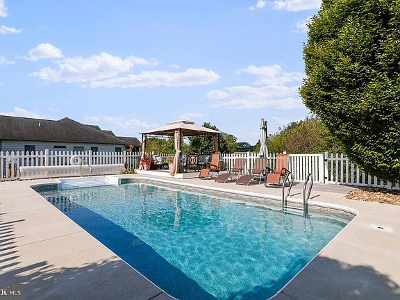5th image of 1679 Rose Hill Ct
