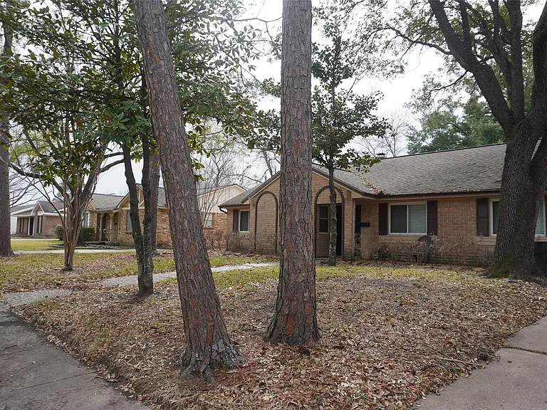 10703 Wickersham Ln — Photo 3