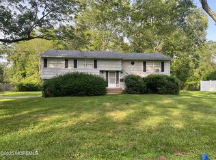 118 Jumping Brook Rd, Lincroft, NJ 07738