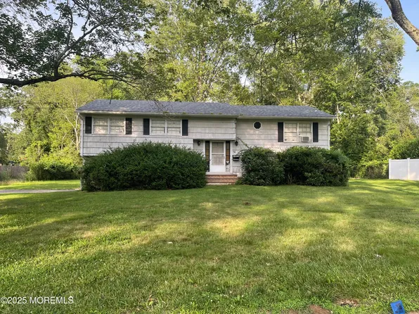 118 Jumping Brook Road, Lincroft, NJ 07738