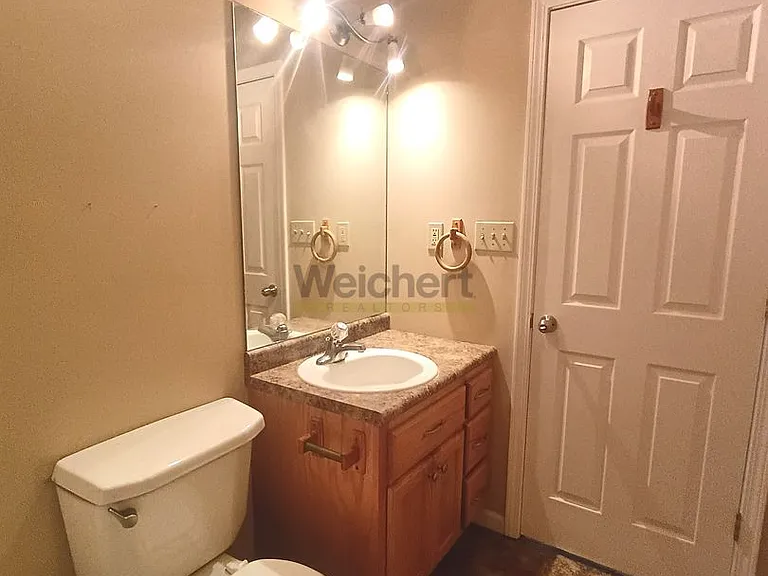 1105 N 35th St — Photo 11