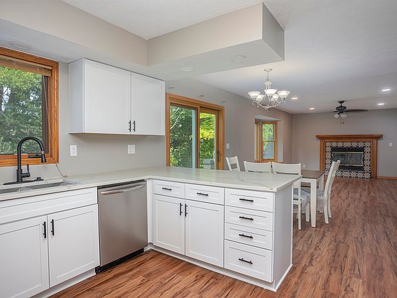 5th image of 904 Cerasus Dr
