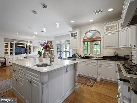4th image of 11028 Sani Ln