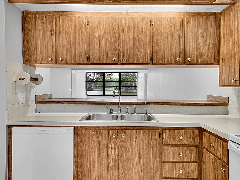 1713 Whitehall Dr #103 — Photo 9