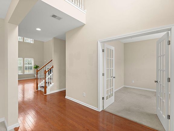 5th image of 214 Mayfield Dr