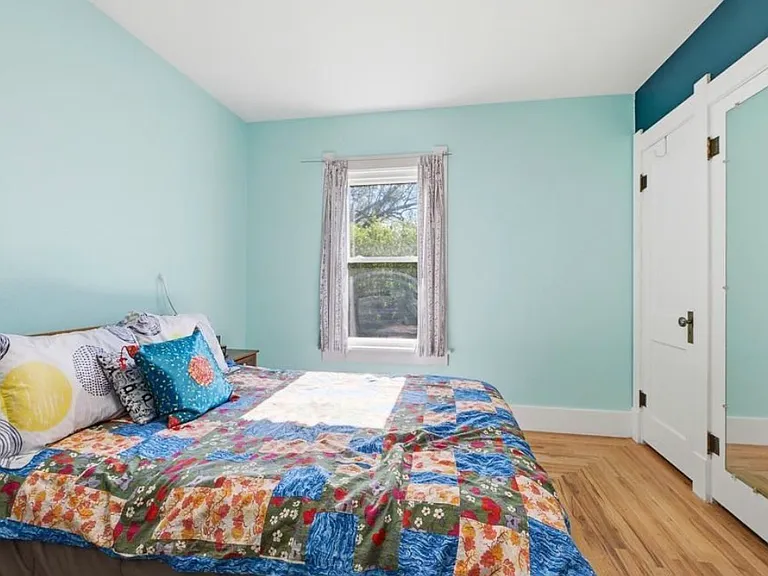 710 E Gibbon St — Photo 5