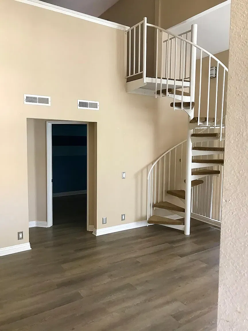 3 bed, 1114 sqft, $3,300 — Photo 1