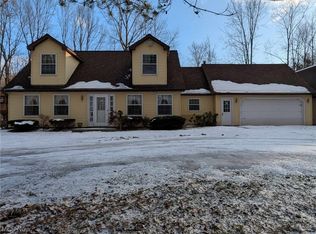 2 Twin Cherry Ln, Geneva, OH 44041