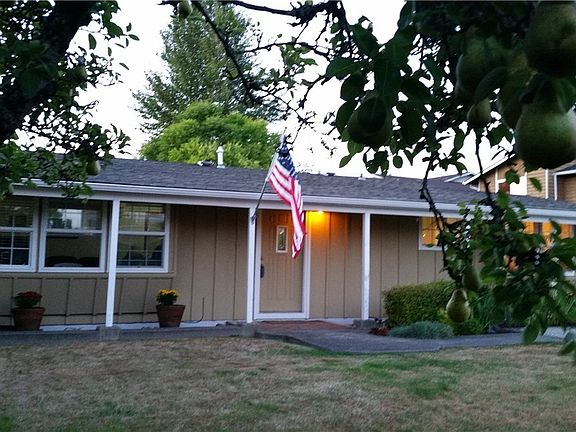 2nd image of 1609 Norpoint Way NE