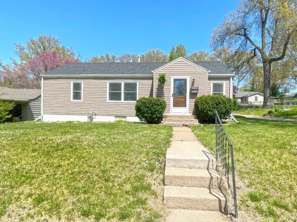 107 W Pioneer Ave, Shenandoah, IA 51601