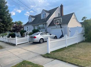 156 Cambridge St, Valley Stream, NY 11581