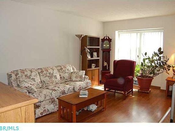 4th image of 7895 Tuxford Ct