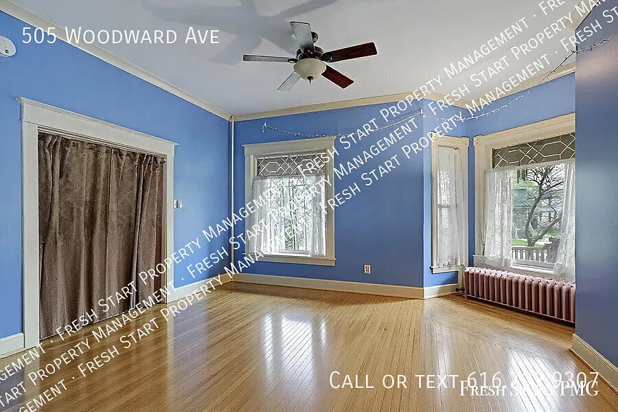 Spacious 6-Bed, 4-Bath in Kalamazoo Near Western Michigan University and Kalamazoo College and Do... — Photo 3