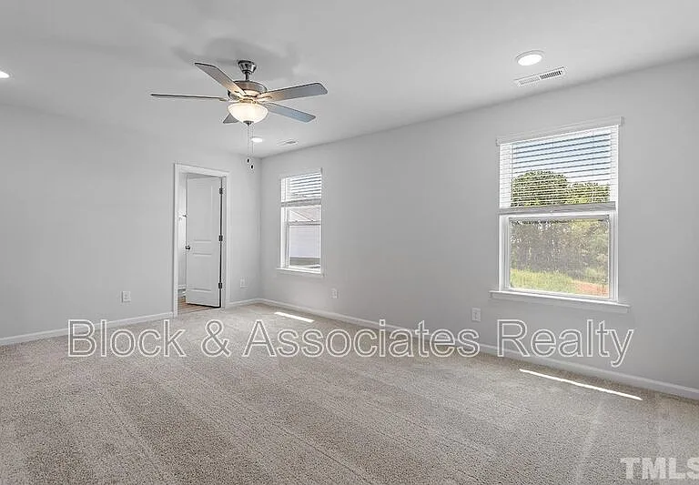 111 Umbrella Way — Photo 15