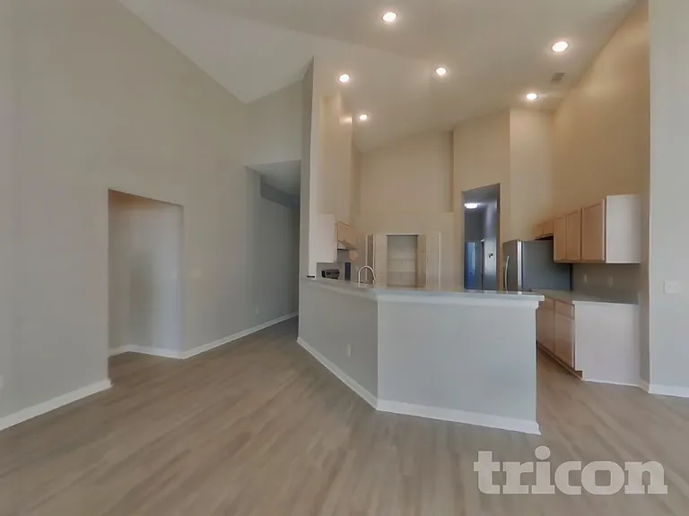 3264 Abbeyfield Dr E — Photo 2