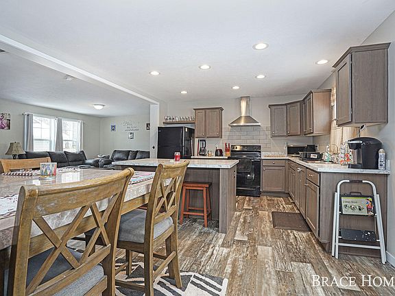 5th image of 12970 Sweetland Dr