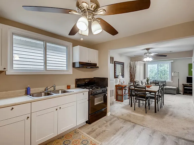 13 W Grand Ave #1 — Photo 4