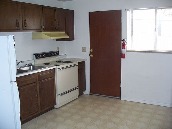 4th image of 2861 Elm Cir APT 16