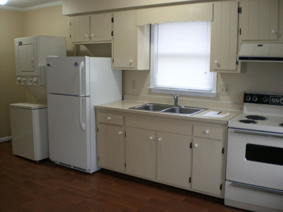 2nd image of 2 Lincoln Dr