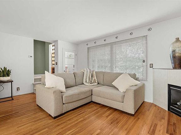 2nd image of 554 S Killarney Glen Ct SW
