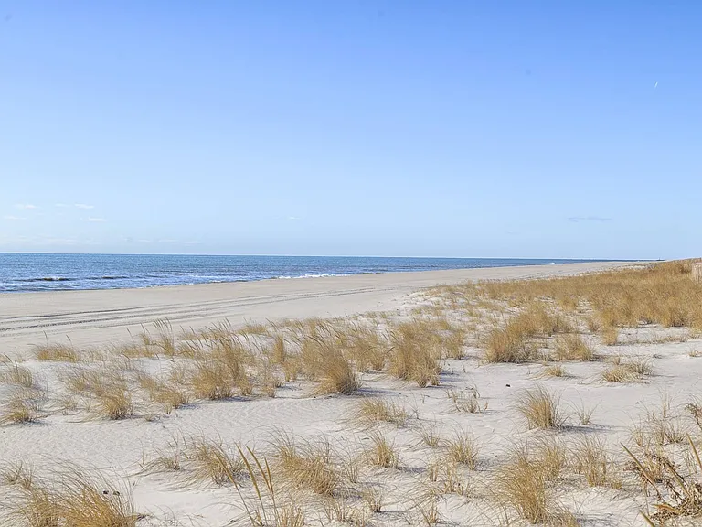 817 Dune Rd — Photo 8